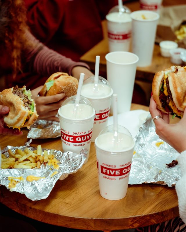 Cosyszn has landed at @fiveguysuk 😍Indulge in the BRAND NEW cinnamon bun milkshake and get ready to taste the autumn season!📍Available now at XSite Braehead